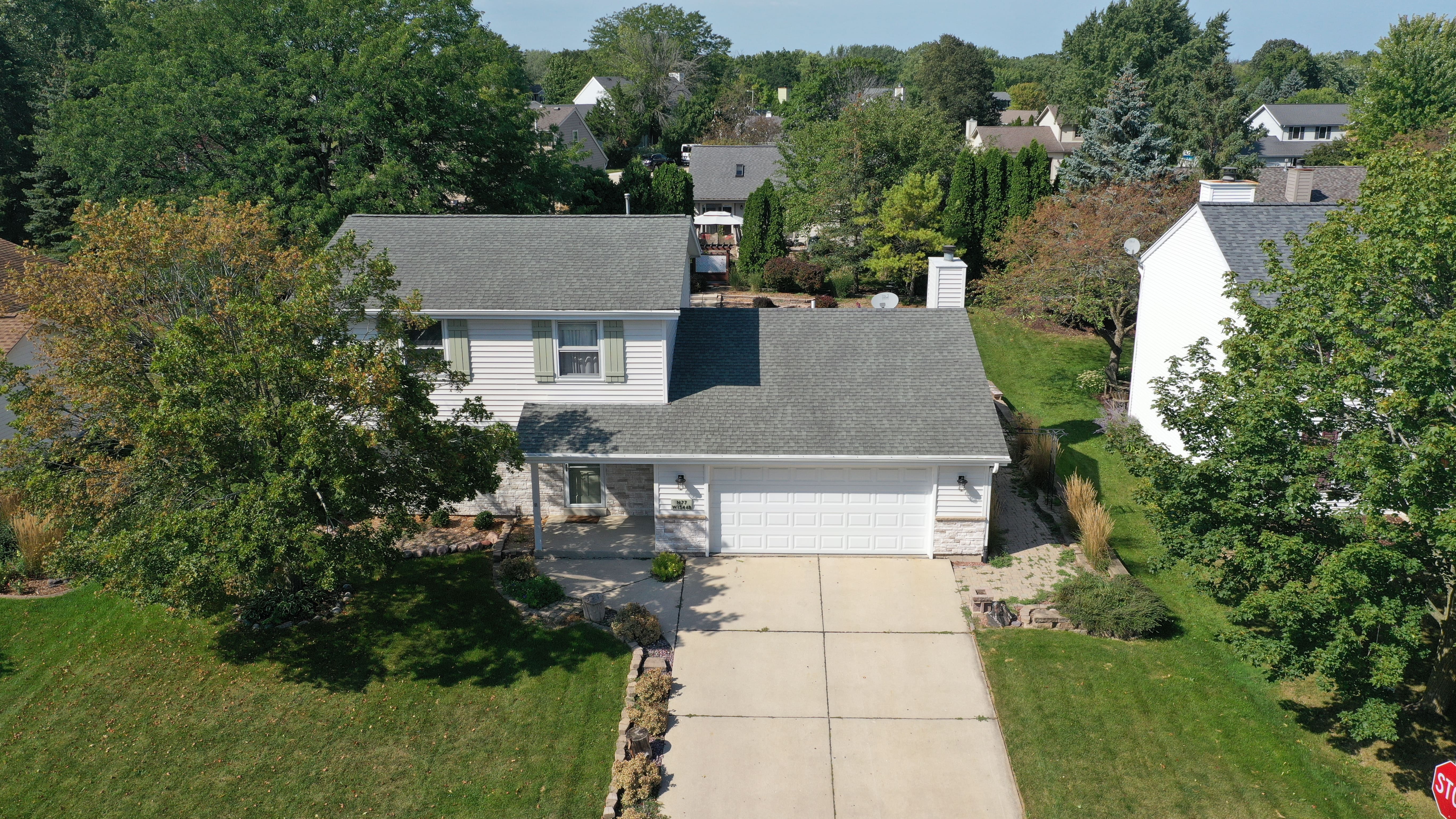 Milwaukee siding and gutter upgrade by Ridge Top Exteriors featuring Mastic vinyl siding and seamless gutter installation