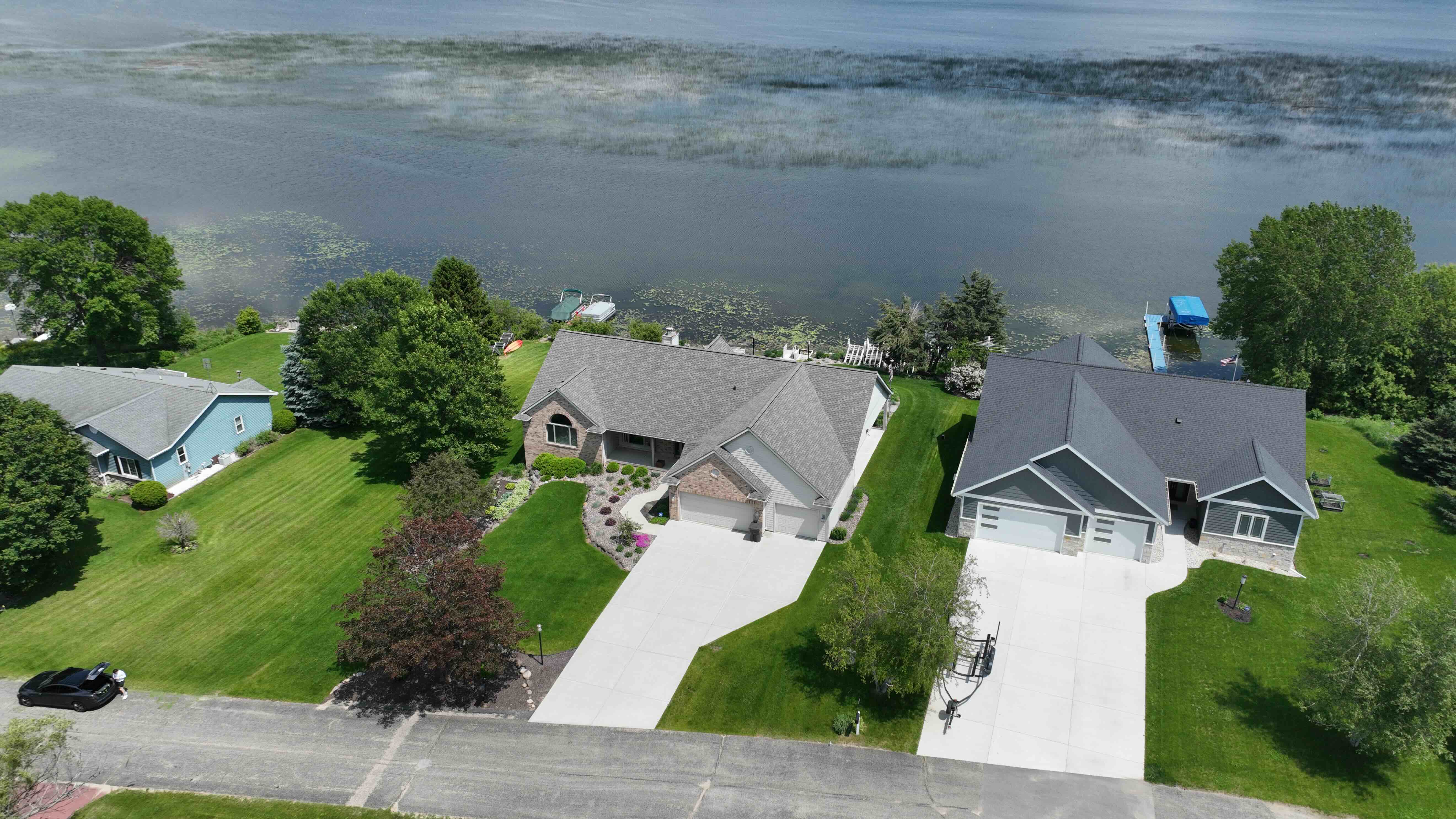 Roofing and gutter installation in Gurnee IL by Ridge Top Exteriors featuring GAF asphalt shingles and upgraded seamless gutter system