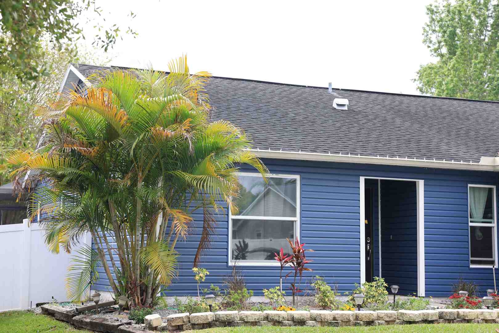Discover Pinellas County window replacement cost: $500-$1,500/window. Save with impact windows, rebates & bulk deals. Get your free quote now!
